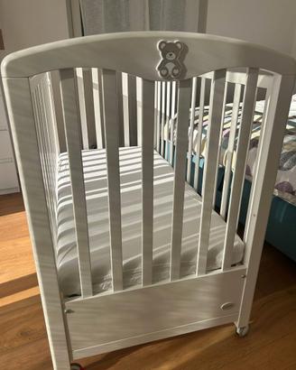 Lettino con sbarre per bambini