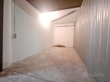 GARAGE a 100 MT DA V.BEZZI-V.GAZZOLETTI-ROSMINI