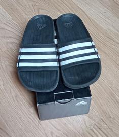 Ciabatte da piscina Adidas n. 32