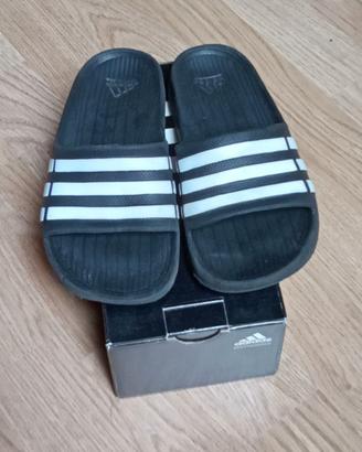 Ciabatte da piscina Adidas n. 32