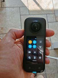 insta 360 x3 + cover subacquea + selfie stick 