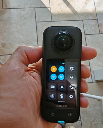insta 360 x3 + cover subacquea + selfie stick 