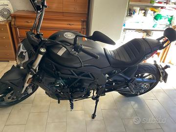 Benelli 502 c cruiser