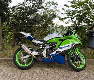 Kawasaki ZX4RR 40th Anniversary accessoriata