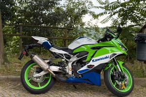 Kawasaki ZX4RR 40th Anniversary accessoriata