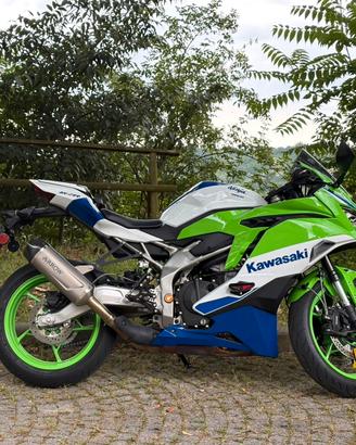Kawasaki ZX4RR 40th Anniversary accessoriata