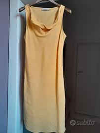 Vestito in puro lino con collo modulabile