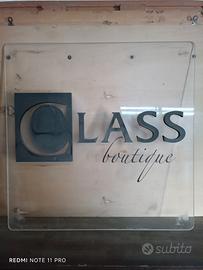 insegna in plexiglass 