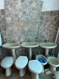 Sanitari: lavandino, bidet, water, sciaquone