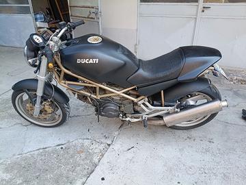 ducati Monster 750 dark 1999