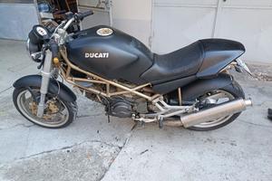 ducati Monster 750 dark 1999