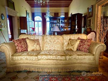 Coppia Divani Classici di Lusso in Damascato Oro (