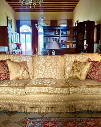 Coppia Divani Classici di Lusso in Damascato Oro (