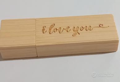 Chiavetta USB 64GB in legno incisa "I LOVE YOU"