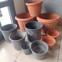 lotto di vasi in plastica 