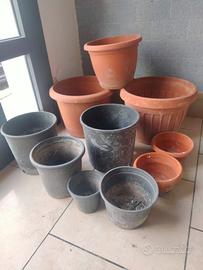 lotto di vasi in plastica 