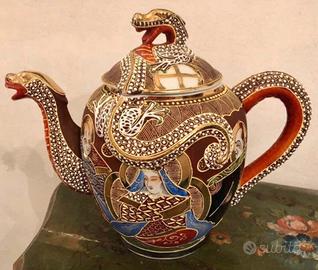 Servizio da tè orientale firmato