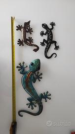 Collezione di gechi in ferro e legno