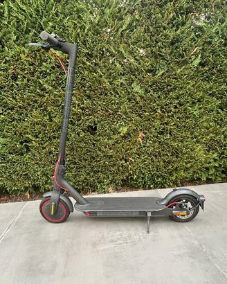 Monopattino Xiaomi Mi Electric Scooter Pro 2