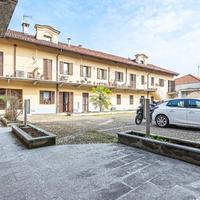 2 LOCALI A VENARIA REALE