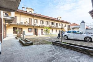 2 LOCALI A VENARIA REALE