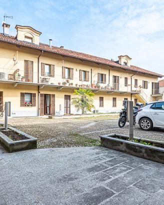 2 LOCALI A VENARIA REALE