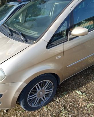 Lancia musa 1.3 multijet con pochi km per ricambi