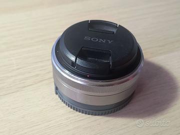 Obiettivo 16mm per mirrorless Sony