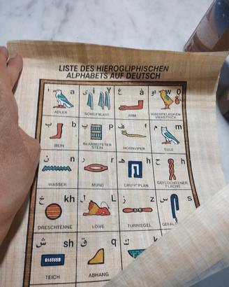papiro egizio con ideogrammi souvenir