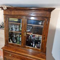 Vetrina cristalliera antica