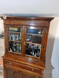 Vetrina cristalliera antica