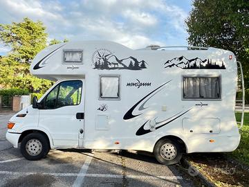 Camper Monoscocca in vetroresina