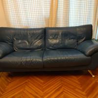 Divano in pelle blu