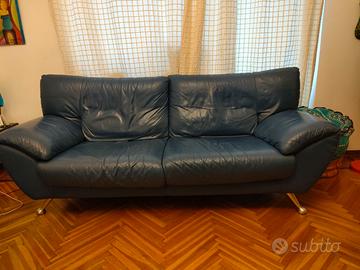 Divano in pelle blu