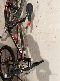 BICI IN FULL FIBRA DI CARBONIO