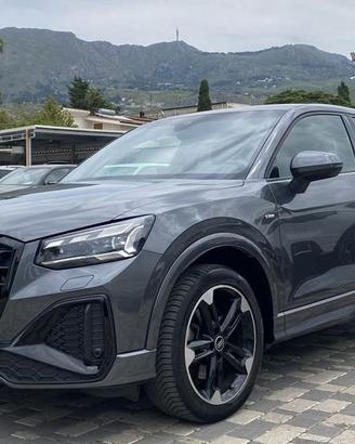 Audi Q2 S Line interno ed esterno 2.0 TDI 150...