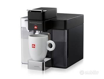 Macchina da caffe’ e cappuccino Illy