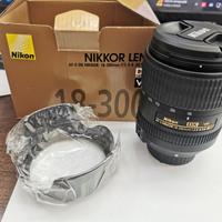 Nikon AF-S DX 18-300mm f/3.5-6.3 VR  pari al nuovo