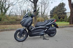 Yamaha X-Max 300 Iron Max