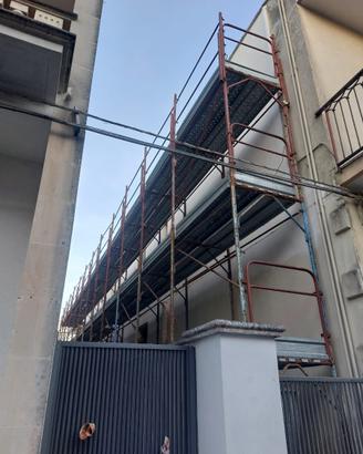 Ponteggi a perni 160 mq completi di pedane