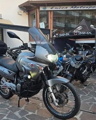 Honda Transalp 650 tua a 65 euro al mese poi decid