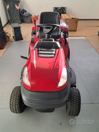 Trattore taglia erba