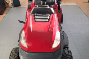 Trattore taglia erba