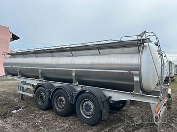 Semirimorchio menci con cisterna in acciaio da 210