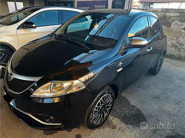 Lancia Ypsilon 1.3 MTJ 95 CAVALLI Mya FULL ENTRA