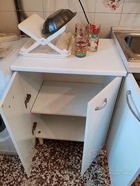 Mobiletto bianco con ripiano