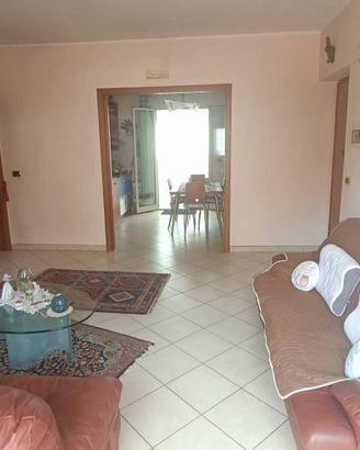 Appartamento di 135 m² con più di 5 locali e box a