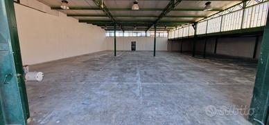 Capannone ad uso artigianale e commerciale