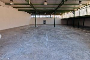 Capannone ad uso artigianale e commerciale