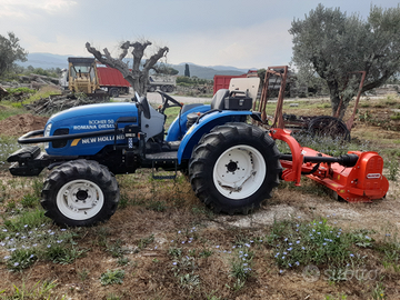 Trattore agricolo con accessori